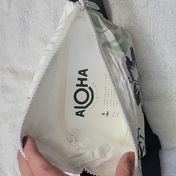 Aloha Collection Hip Pack - Picture 3 of 3